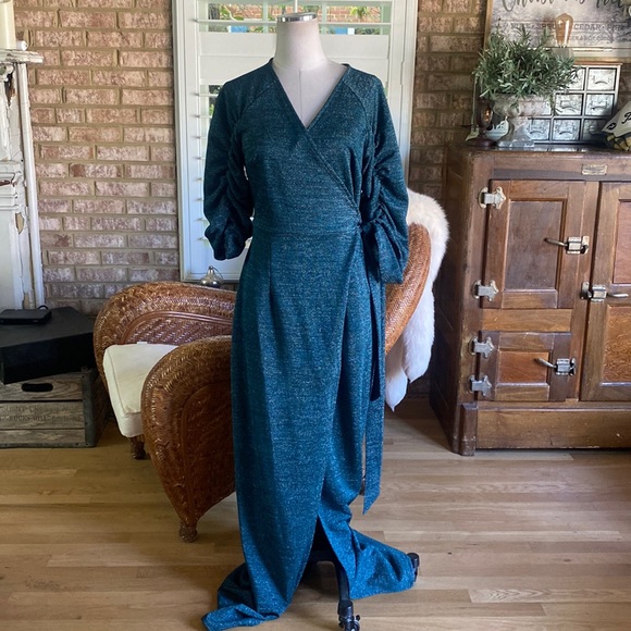 TRIBALBYN GREEN SPARKLY 3/4 SLEEVE WRAP DRESS MEDIUM NEW - Picture 1 of 12